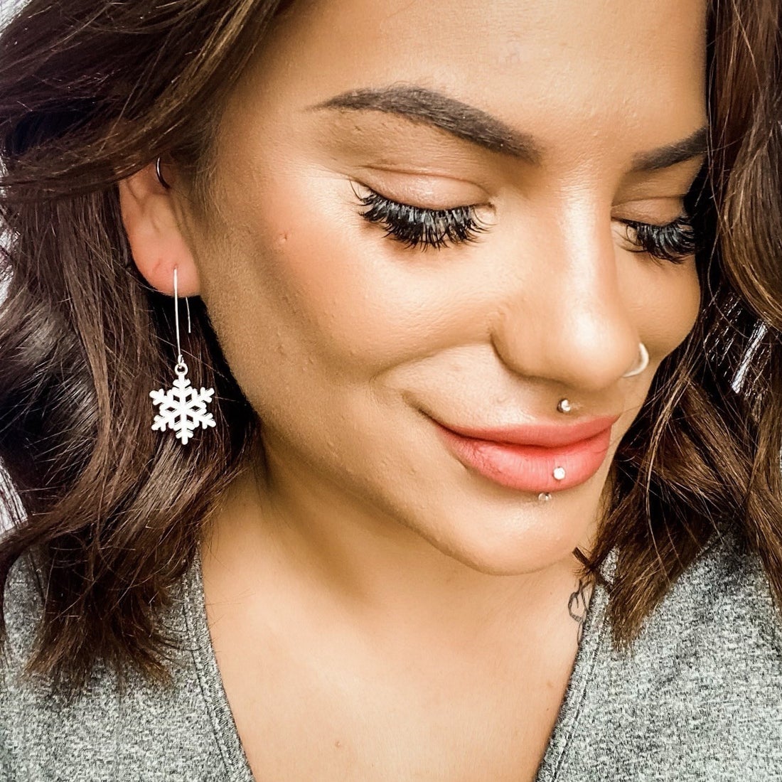 hypoallergenic dixie bliss christmas earrings snowflake