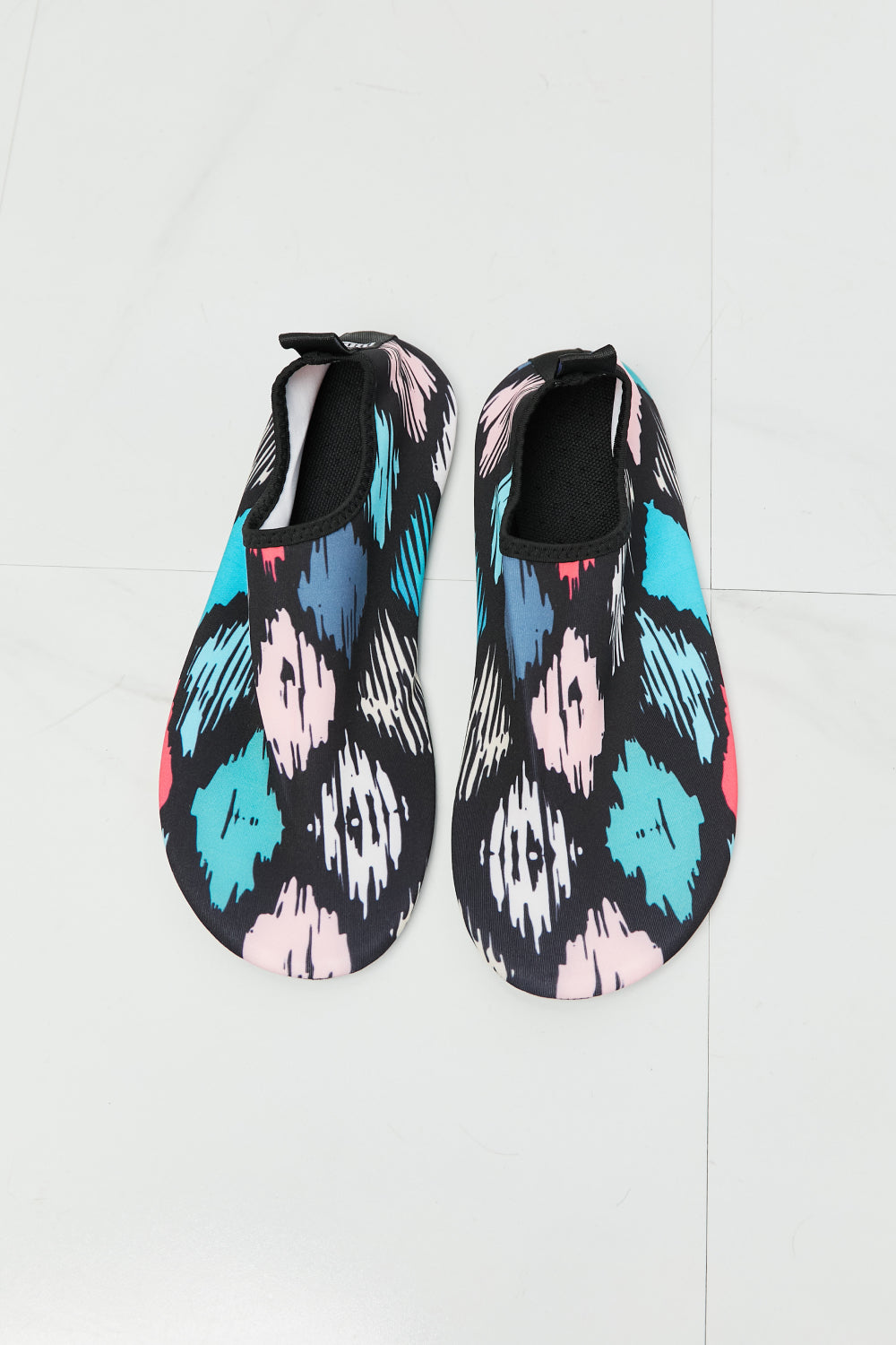 On The Shore Water Shoes in Abstract Diamond
